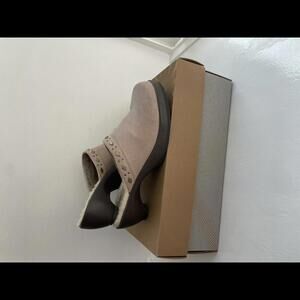 UGG Australia Shearling Suede Clogs w/ Studs Women’s 9